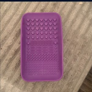 Makeup brush cleaner